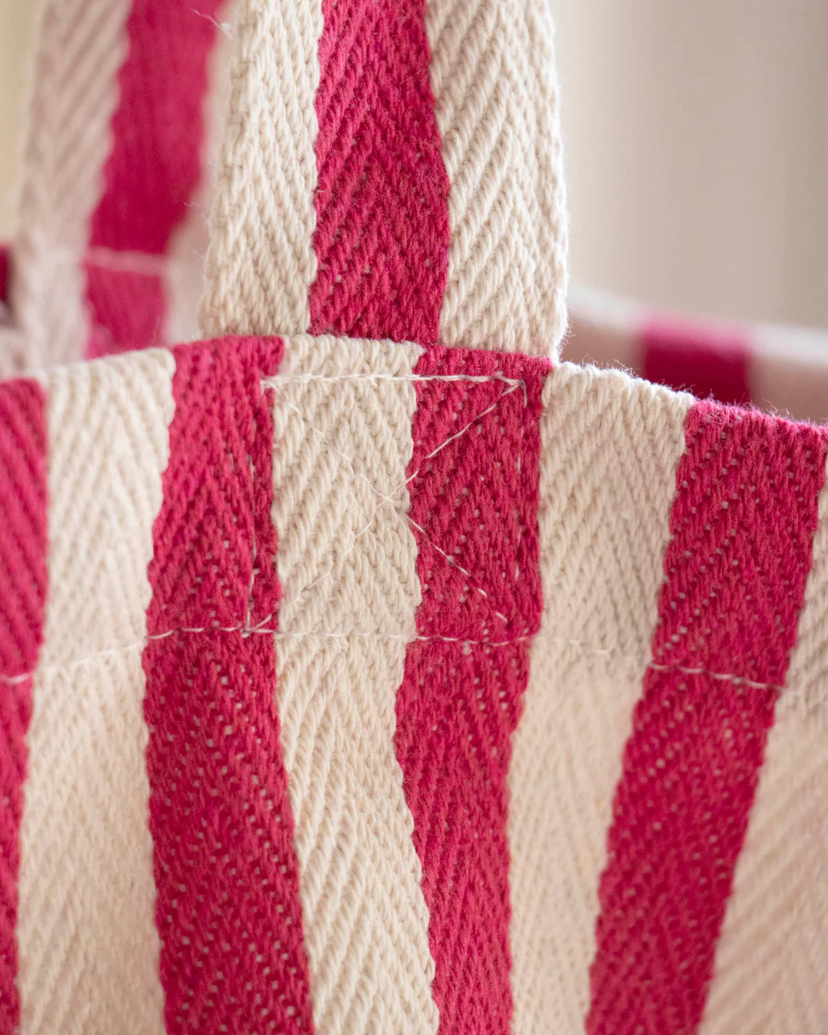 Net med pink striber