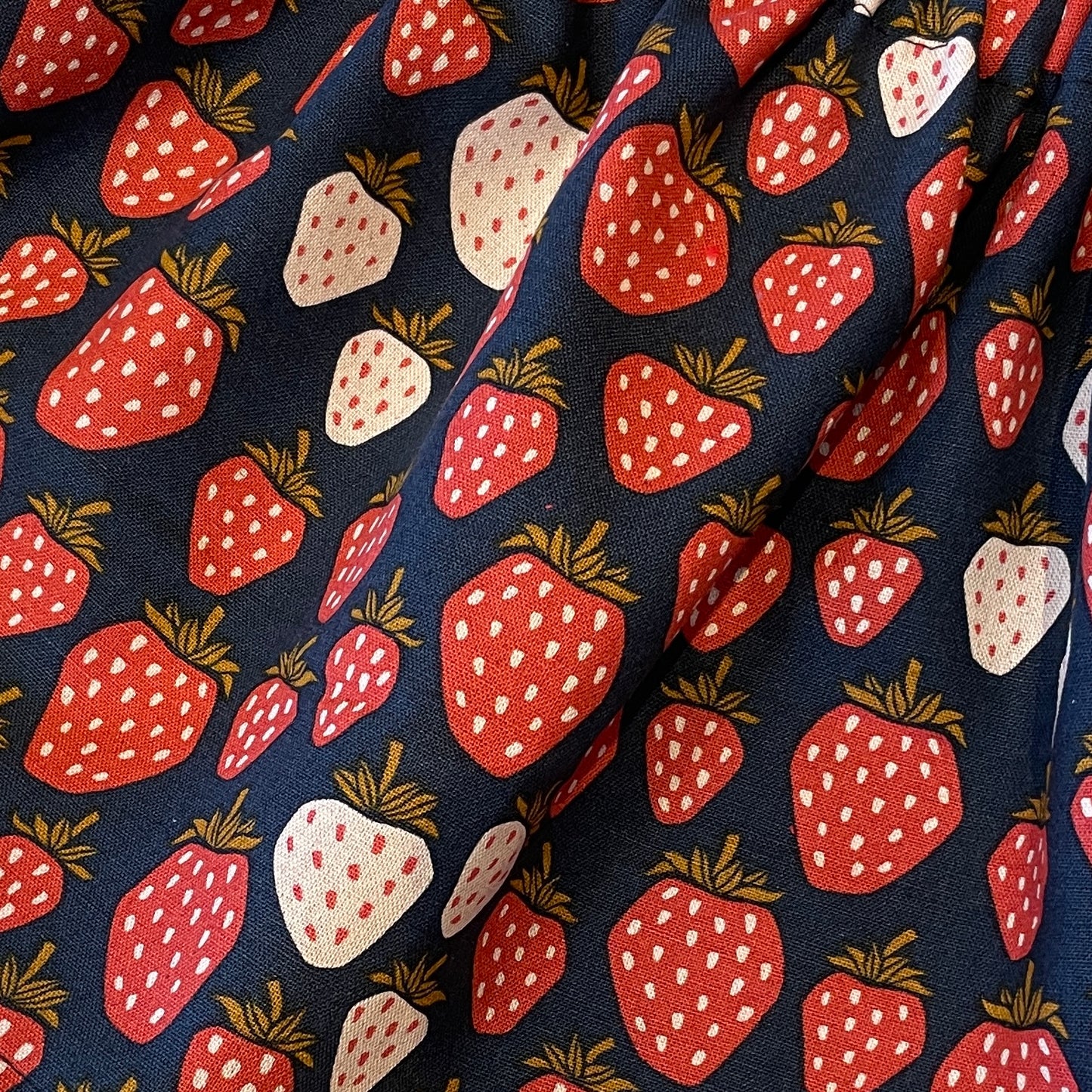 Gavin - bukser med rib - blå med jordbær